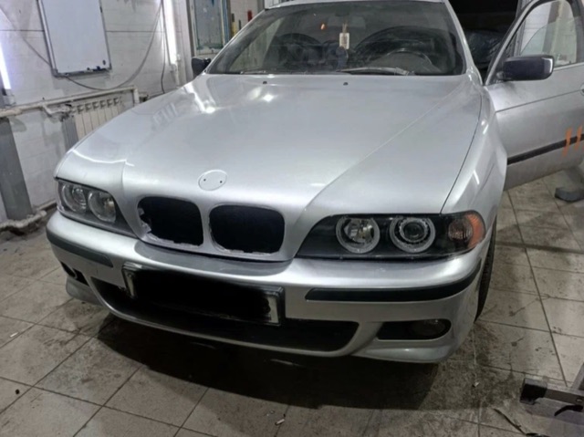 BMW 5 серии: Покраска капота и бампера, устранение сколов, защитный лак — фото ПОСЛЕ ремонта и покраски в Колпино | GGS Сервис