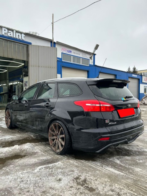 Ford Focus: Локальный окрас двери, удаление глубоких царапин без разборки — фото ПОСЛЕ ремонта и покраски в Колпино | GGS Сервис
