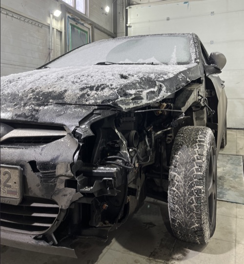 Hyundai Solaris: Ремонт переднего бампера, пайка креплений, покраска в стык — фото ДО ремонта в Колпино | GGS Сервис